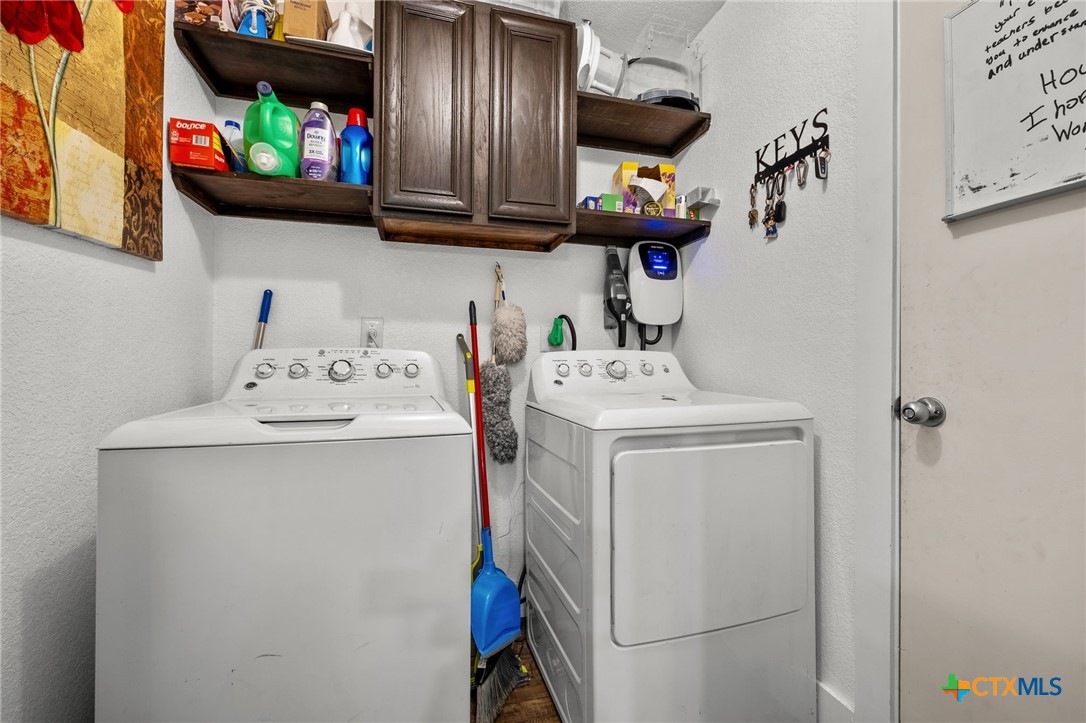 3208 Viewcrest Drive Killeen, TX 76549 - Photo 6 of 15 a utility room with dryer and washer