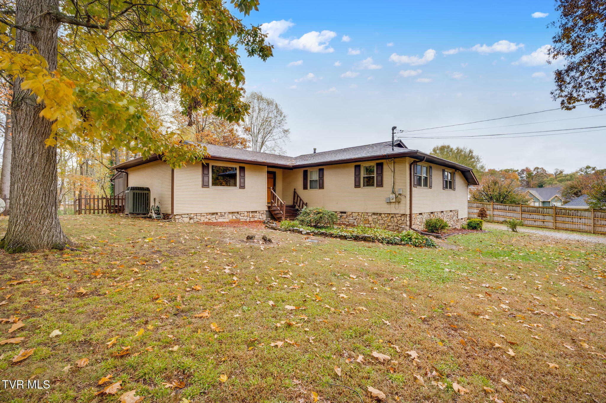 557 Lebanon Road Kingsport, TN 37663 - Photo 4 of 61 002