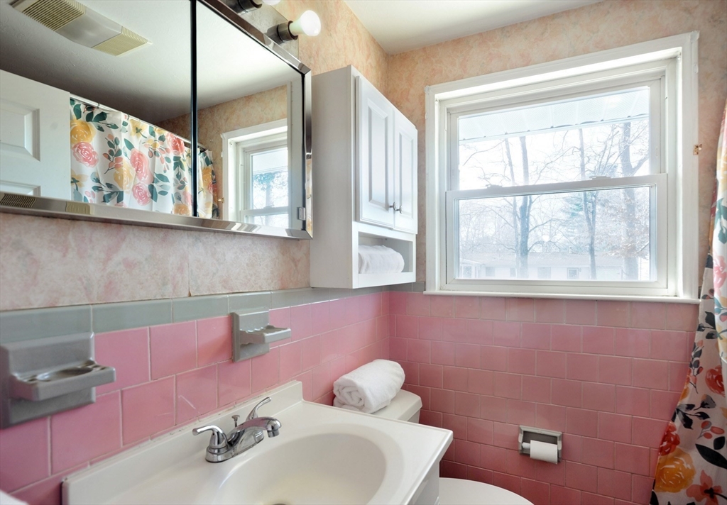 35 Marion Street Holbrook, MA 02343 - Photo 15 of 19