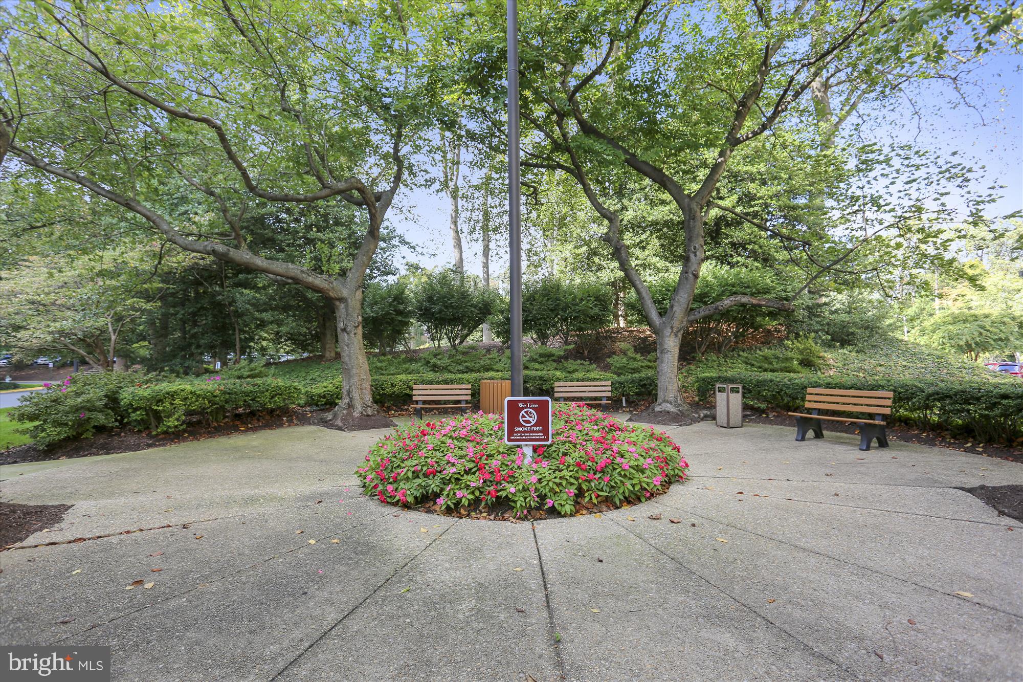 5225 Pooks Hill, Unit 710N Bethesda, MD 20814 - Photo 22 of 64 a backyard of a house with table and chairs