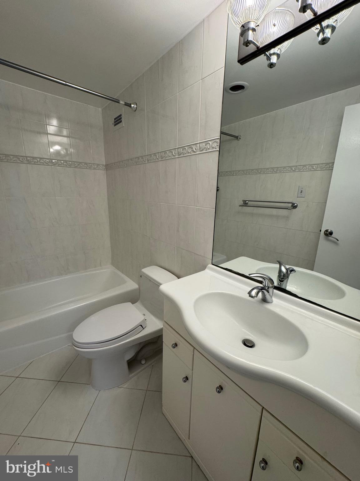 5225 Pooks Hill, Unit 710N Bethesda, MD 20814 - Photo 59 of 64 a bathroom with a sink toilet and shower