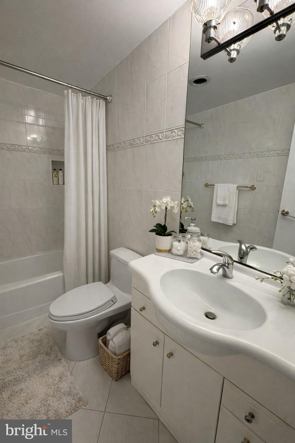5225 Pooks Hill, Unit 710N Bethesda, MD 20814 - Photo 60 of 64 a bathroom with a sink toilet and shower