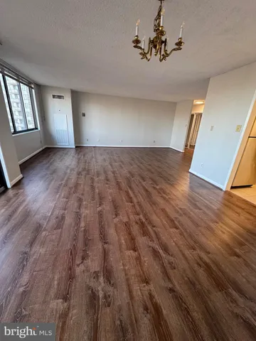 $214,900 | 5225 Pooks Hill, Unit 710N, Bethesda, MD 20814