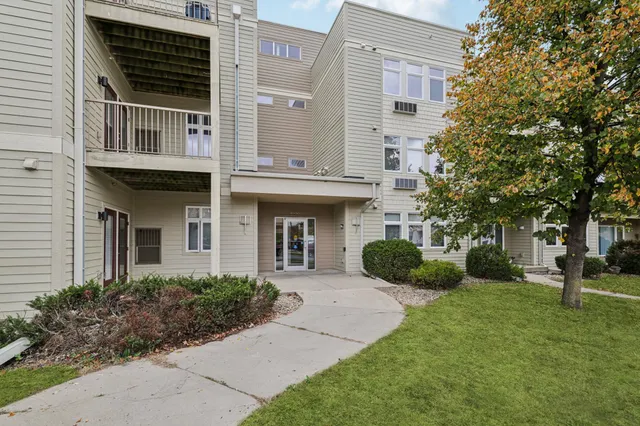 $199,900 | 8206 Starr Grass Drive, Unit 401, Madison, WI 53719