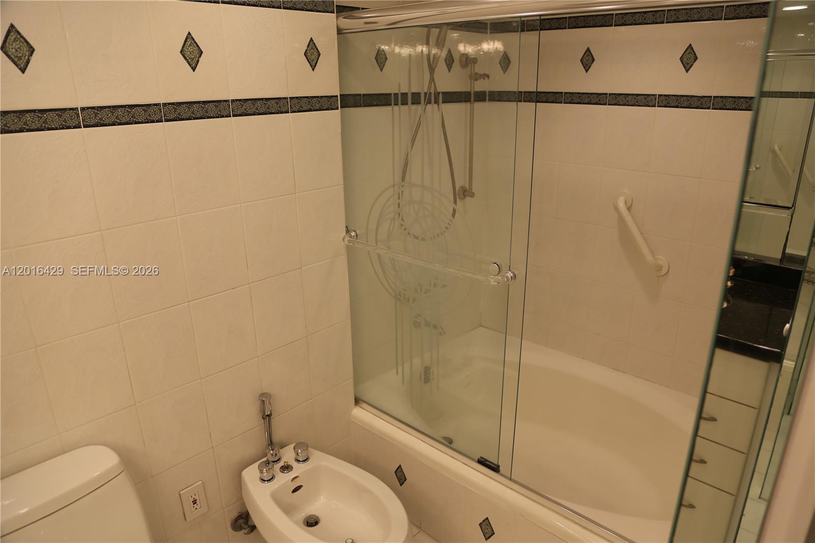 1541 Brickell Avenue, Unit A3101 Miami, FL 33129 - Photo 21 of 32 Master Bathroom