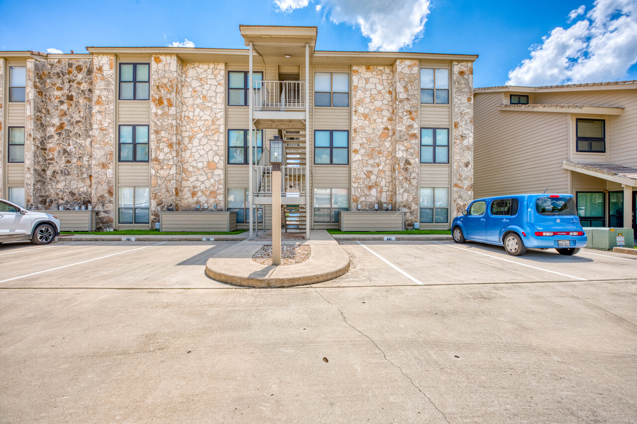 1100 The Cape Road, Unit 803 Horseshoe Bay, TX 78657 - Photo 5 of 31
