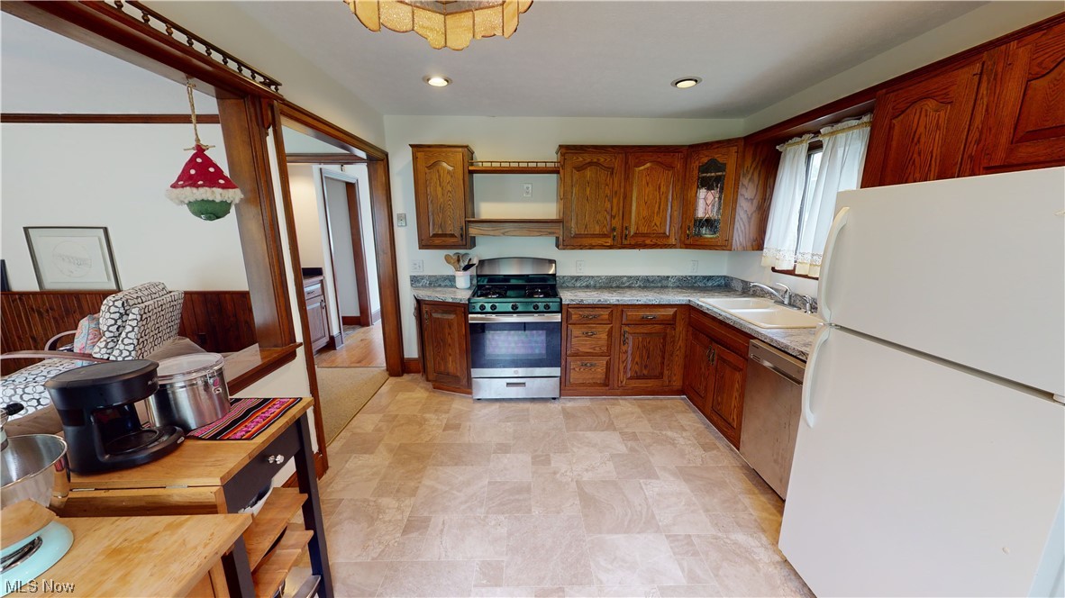 4073 Bluestone Road Cleveland Heights, OH 44121 - Photo 5 of 13 Kitchen