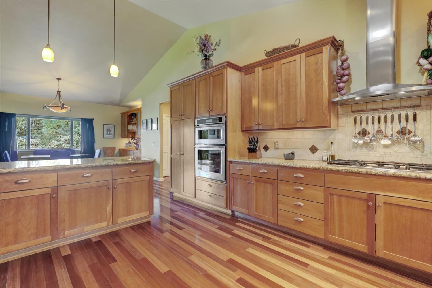 18814 Norlene Way Grass Valley, CA 95949 - Photo 14 of 89