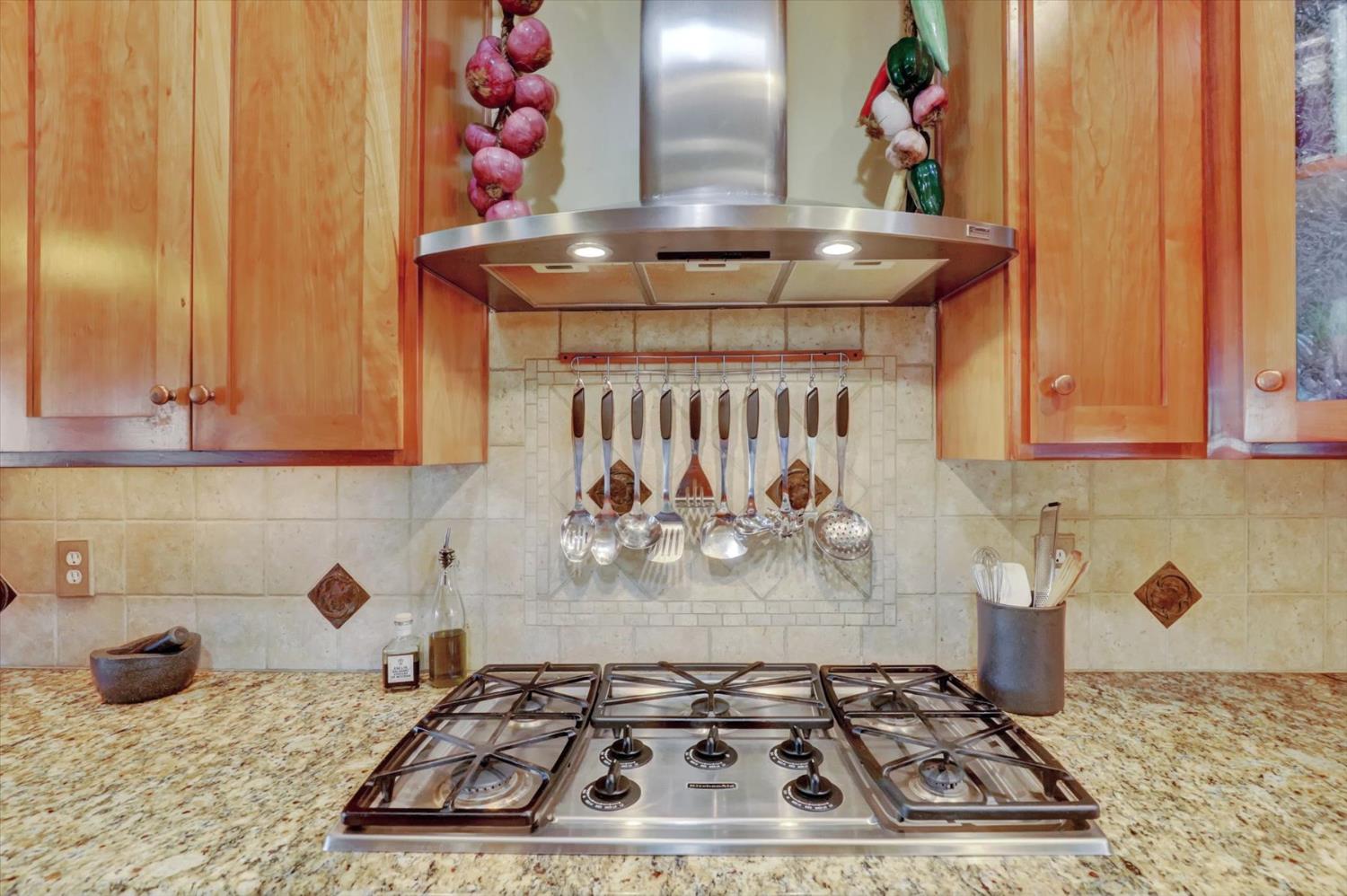 18814 Norlene Way Grass Valley, CA 95949 - Photo 17 of 89