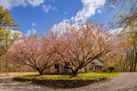 $1,195,000 | 115 Bellwood Lane, Saugerties, NY 12477