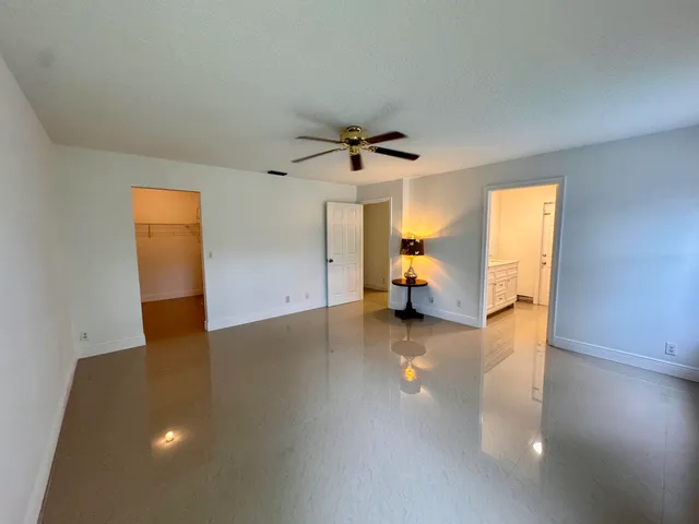 a view of a livingroom with furniture and a ceiling fan