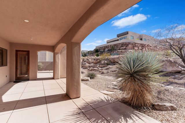 2464 East Granite Way St. George, UT 84790 - Photo 19 of 106 View of patio