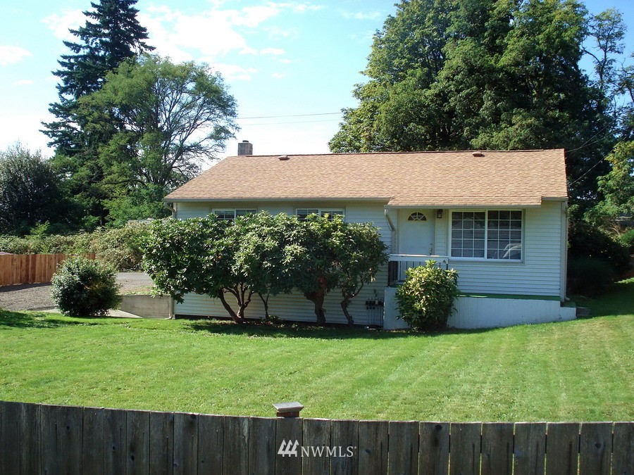 1121 Magnuson Way Bremerton, WA 98310 - Photo 1 of 14 Gallery Image 1