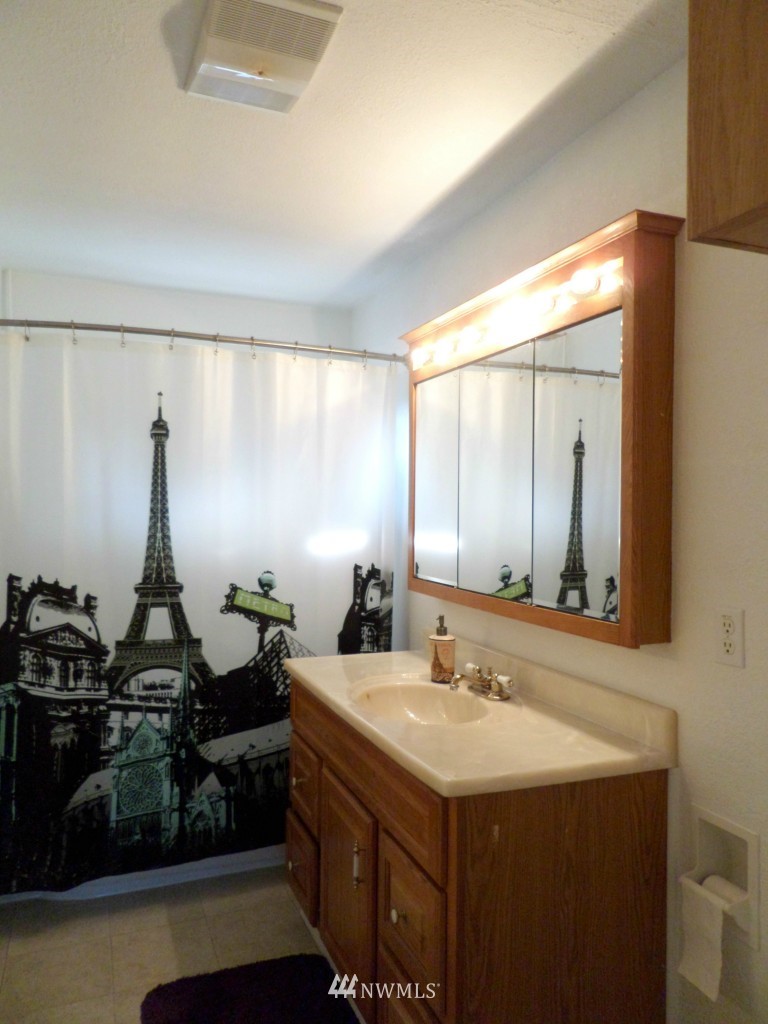 1121 Magnuson Way Bremerton, WA 98310 - Photo 11 of 14 Gallery Image 11