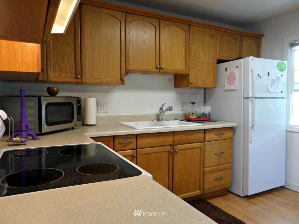 1121 Magnuson Way Bremerton, WA 98310 - Photo 6 of 14 Gallery Image 6