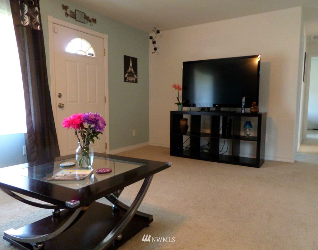 1121 Magnuson Way Bremerton, WA 98310 - Photo 7 of 14 Gallery Image 7