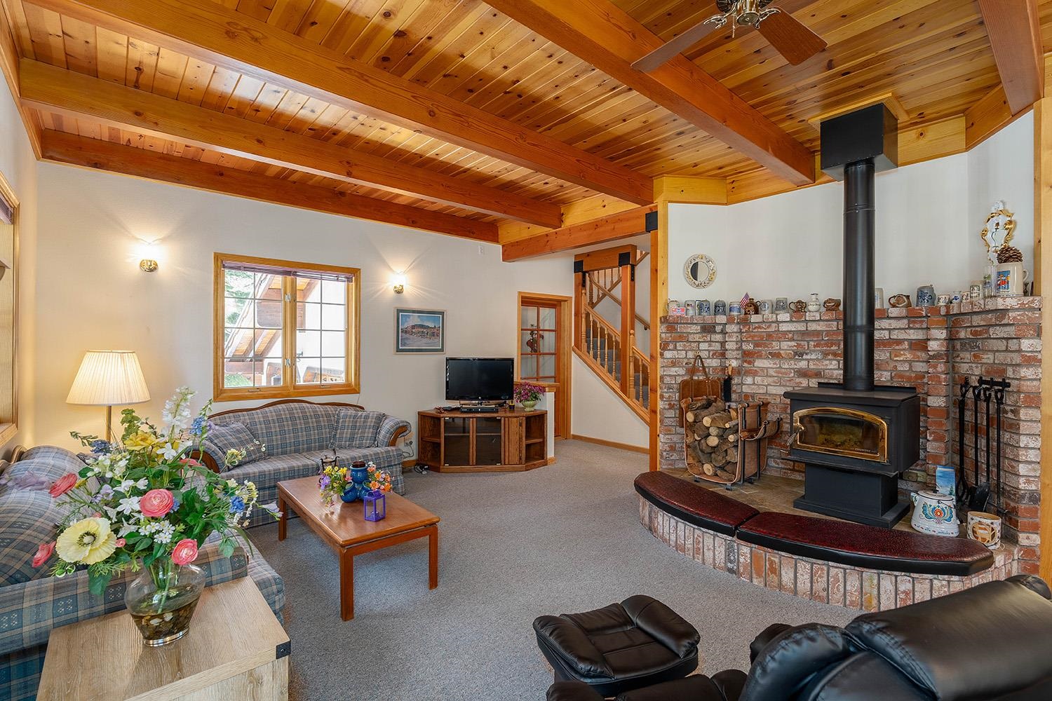 12048 Kitzbuhel Road Truckee, CA 96161 - Photo 2 of 19 Gallery Image 2