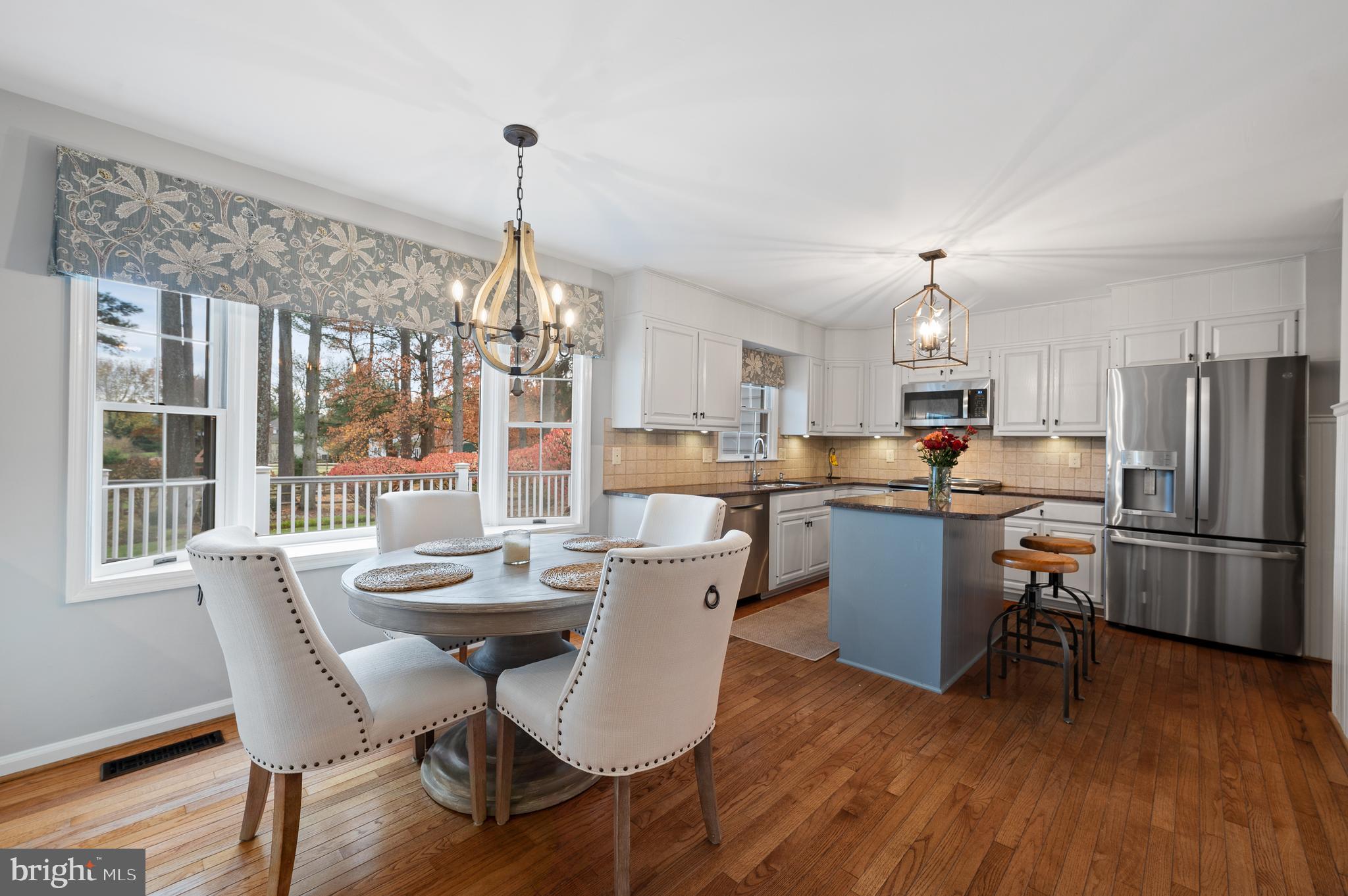 6 Willow Pond Road Malvern, PA 19355 - Photo 4 of 36 Light-Filled Eat-In Kitchen