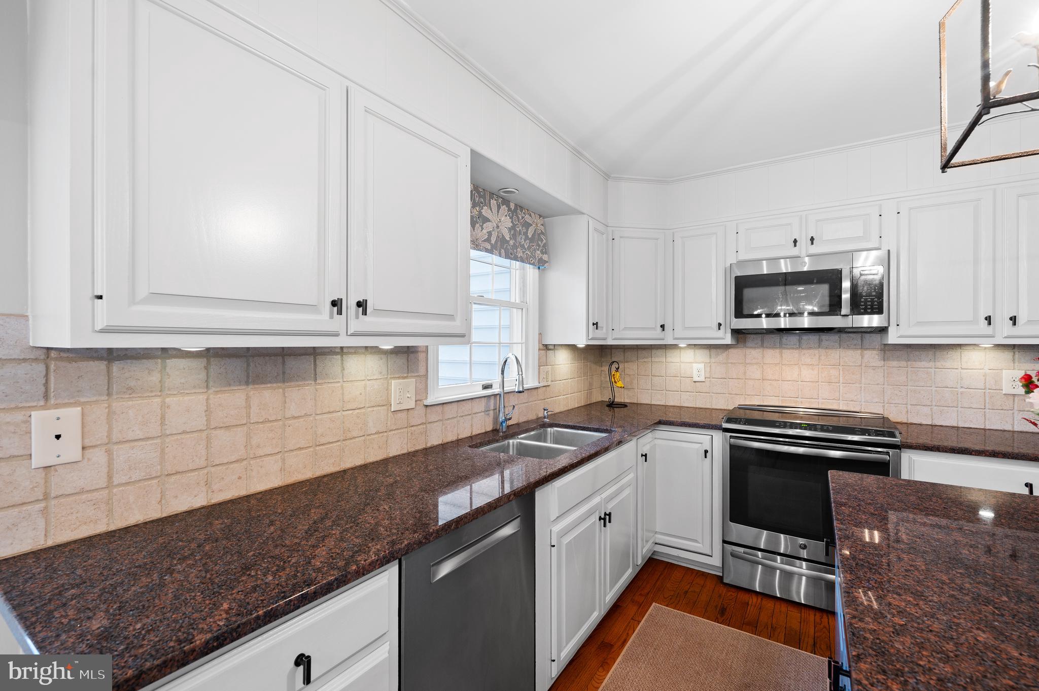 6 Willow Pond Road Malvern, PA 19355 - Photo 6 of 36 Stainless Steel Appliances & Granite Counters