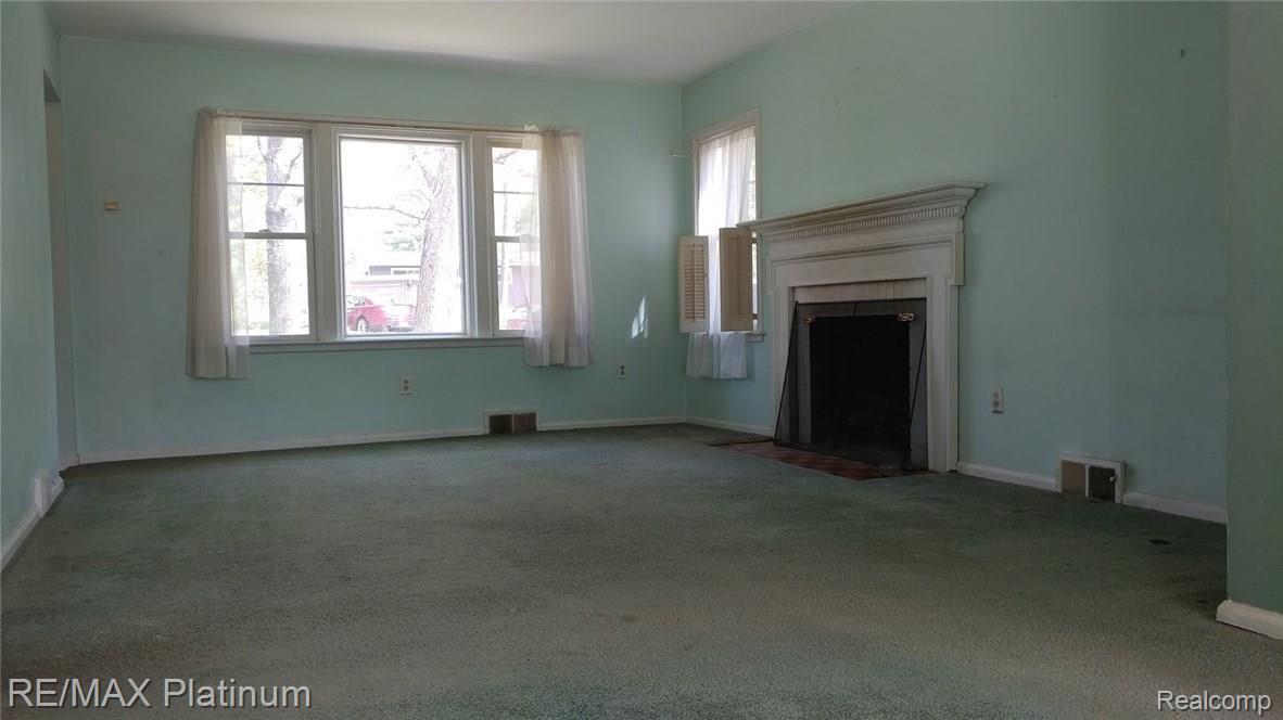 3615 Elizabeth Road Ann Arbor, MI 48103 - Photo 12 of 24 Elizabeth Living Room.jpg