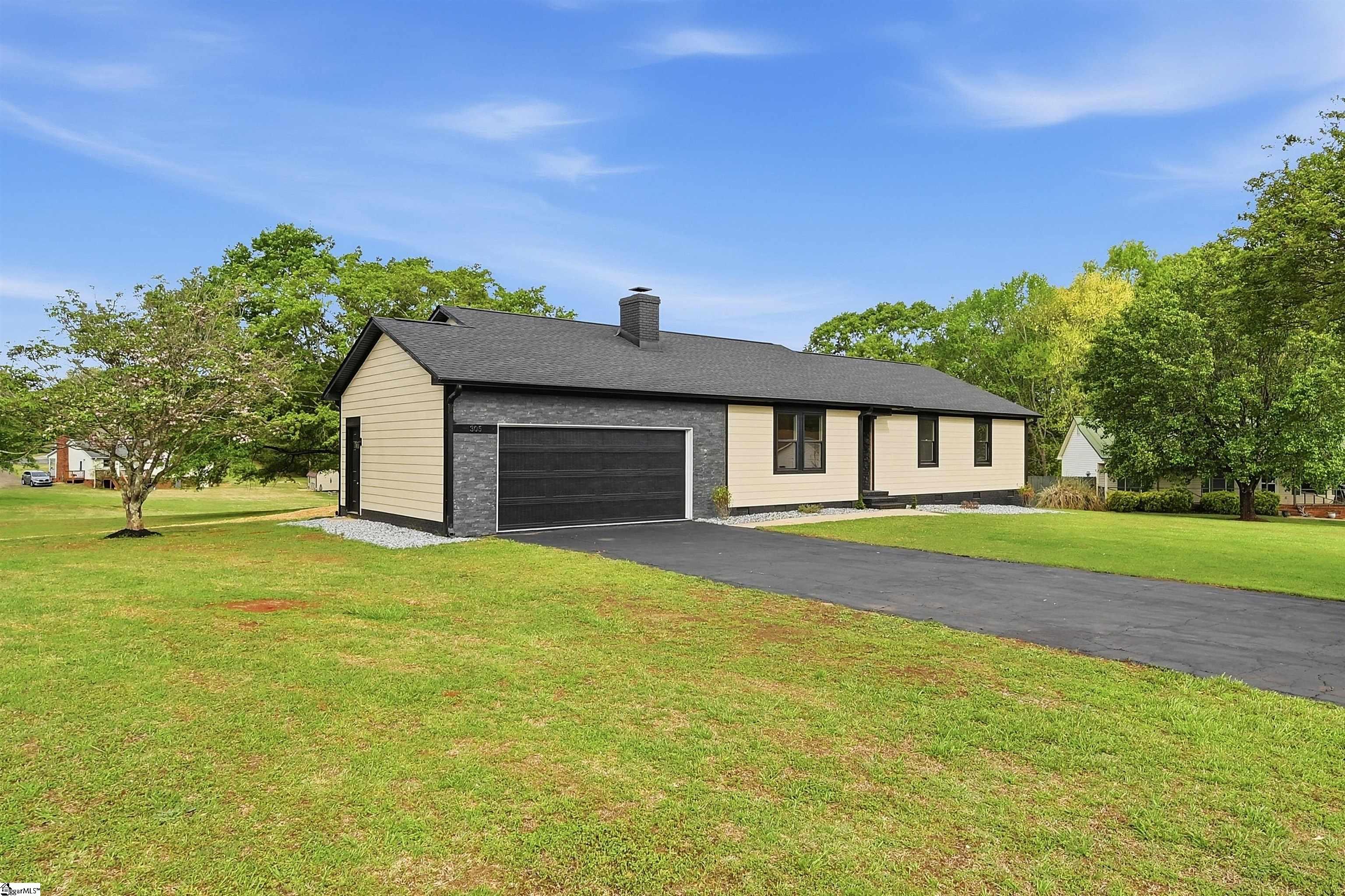 305 Palmer Court Inman, SC 29349 - Photo 2 of 35 Gallery Image 2
