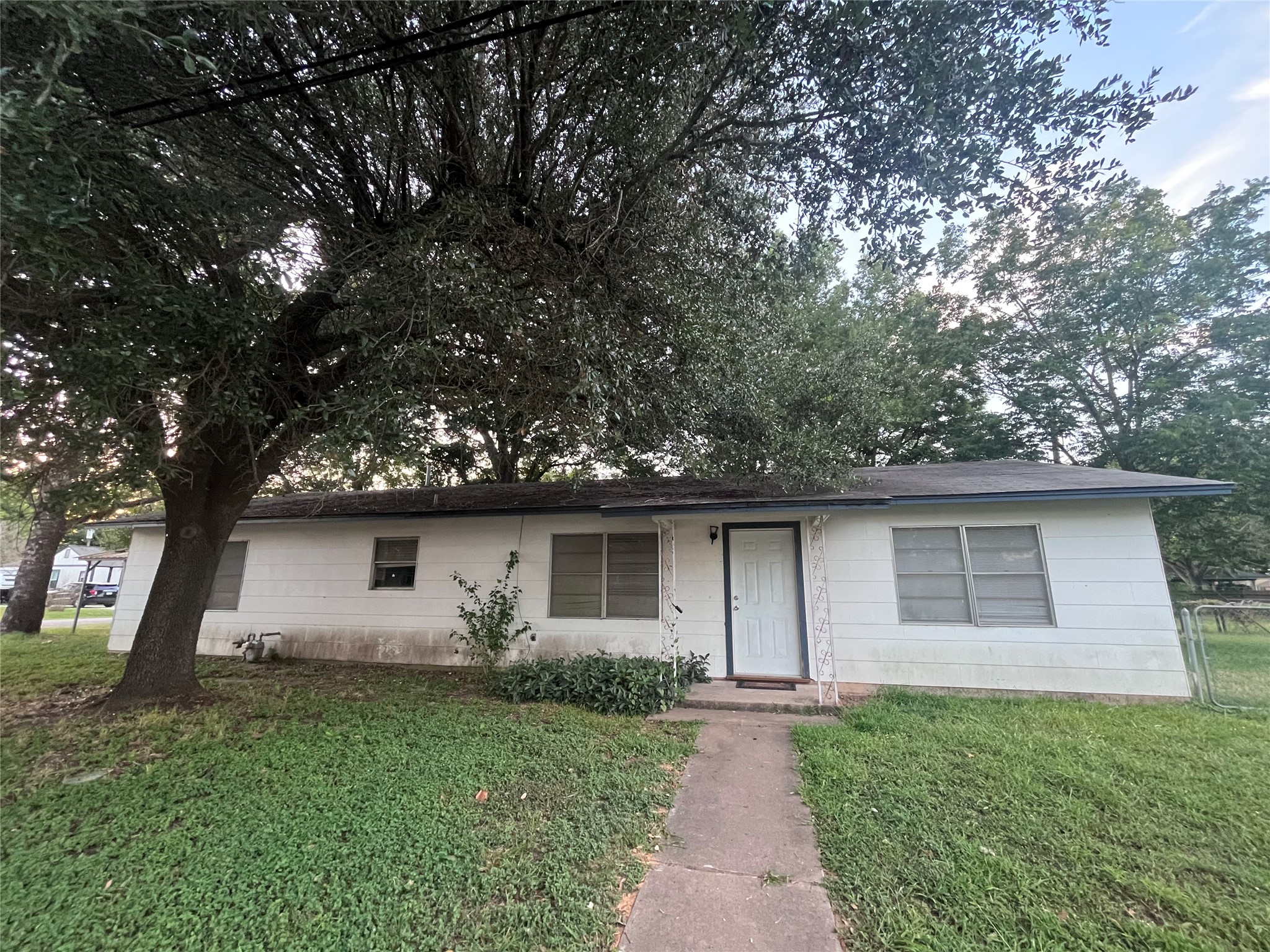 114 Irwin Block Columbus, TX 78934 - Photo 1 of 3