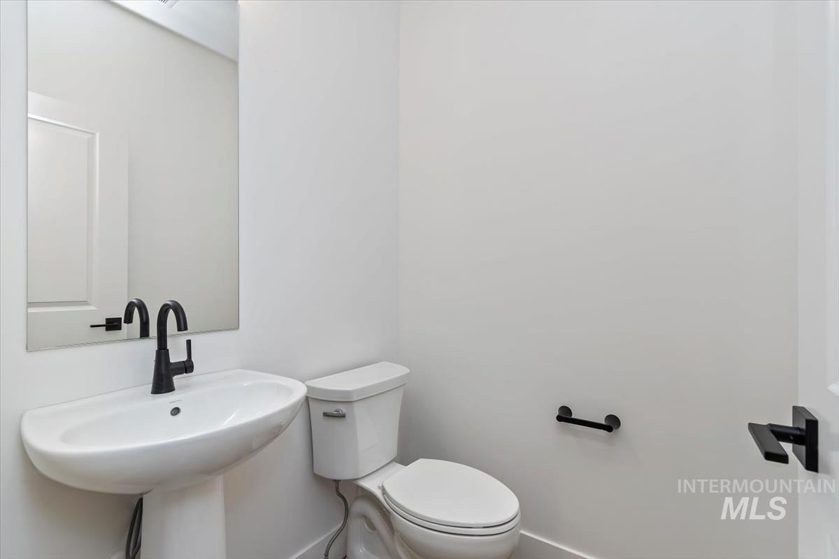 752 South Calhoun Place Star, ID 83669 - Photo 11 of 40 Bathroom with toilet