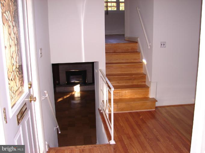 1006 Robroy Drive Silver Spring, MD 20903 - Photo 2 of 26 Interior (General)