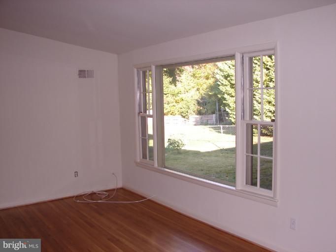 1006 Robroy Drive Silver Spring, MD 20903 - Photo 11 of 26 Living Room