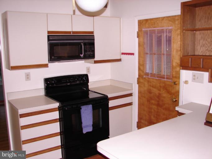 1006 Robroy Drive Silver Spring, MD 20903 - Photo 3 of 26 Kitchen
