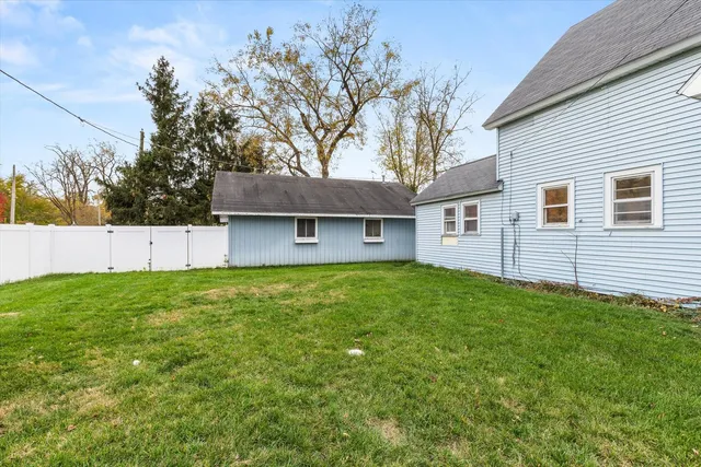 a view of a house with a backyard
