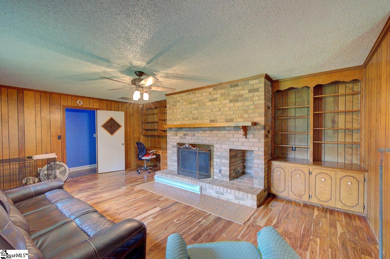 503 Edgewater Road Woodruff, SC 29388 - Photo 11 of 34