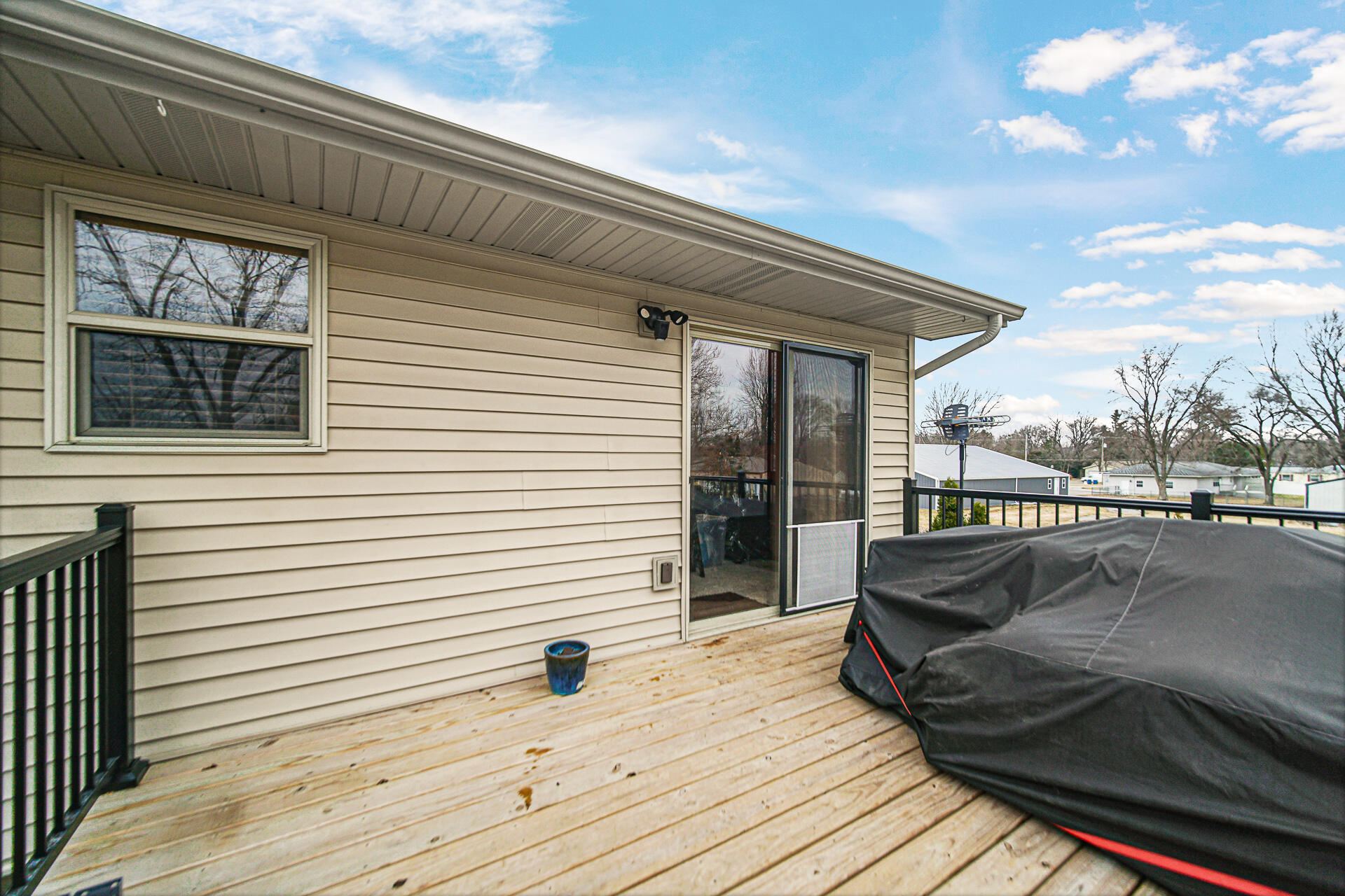 505 North Washington Street Hebron, IN 46341 - Photo 24 of 27 a view of roof deck