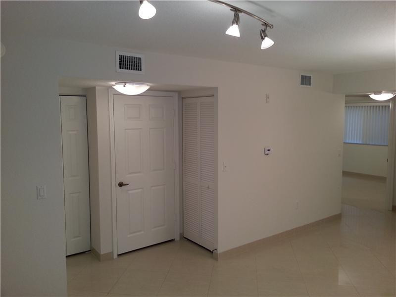 3760 North Jog Road, Unit 104 West Palm Beach, FL 33411 - Photo 2 of 2 Family/Great Room