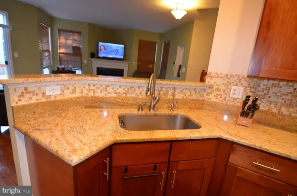 $3,900 | 2946 Saxon Flowers Drive, Fairfax, VA 22031