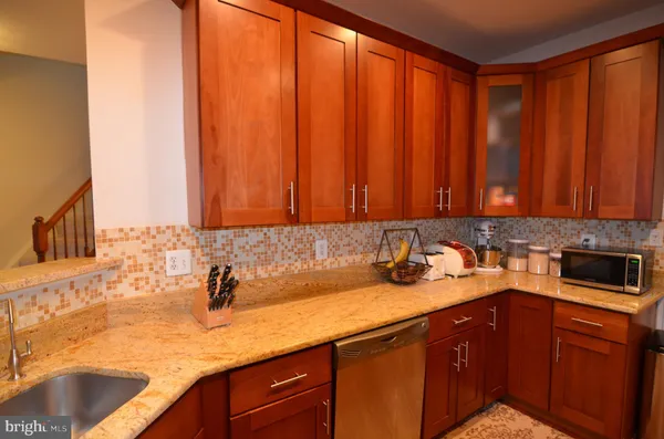 $3,900 | 2946 Saxon Flowers Drive, Fairfax, VA 22031