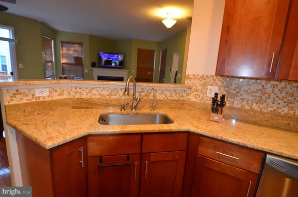 $3,900 | 2946 Saxon Flowers Drive, Fairfax, VA 22031