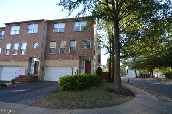$3,900 | 2946 Saxon Flowers Drive, Fairfax, VA 22031