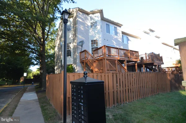 $3,900 | 2946 Saxon Flowers Drive, Fairfax, VA 22031