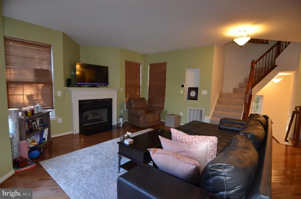 $3,900 | 2946 Saxon Flowers Drive, Fairfax, VA 22031