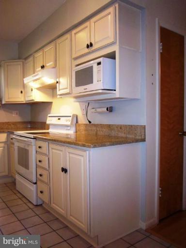 7471 Clifton Road Clifton, VA 20124 - Photo 25 of 26 Kitchen #3