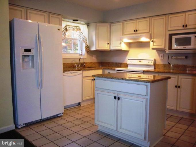 7471 Clifton Road Clifton, VA 20124 - Photo 26 of 26 Kitchen