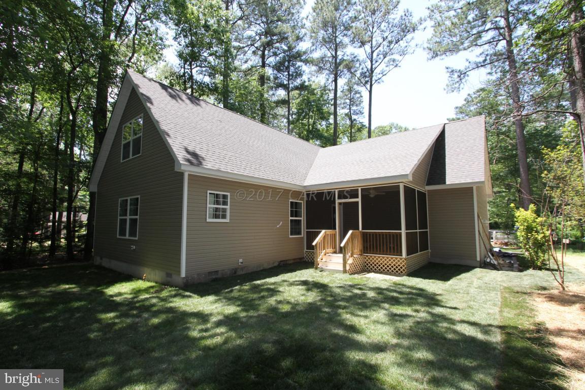 173 Sandyhook Road Ocean Pines, MD 21811 - Photo 4 of 40 a backyard of a house with table and chairs