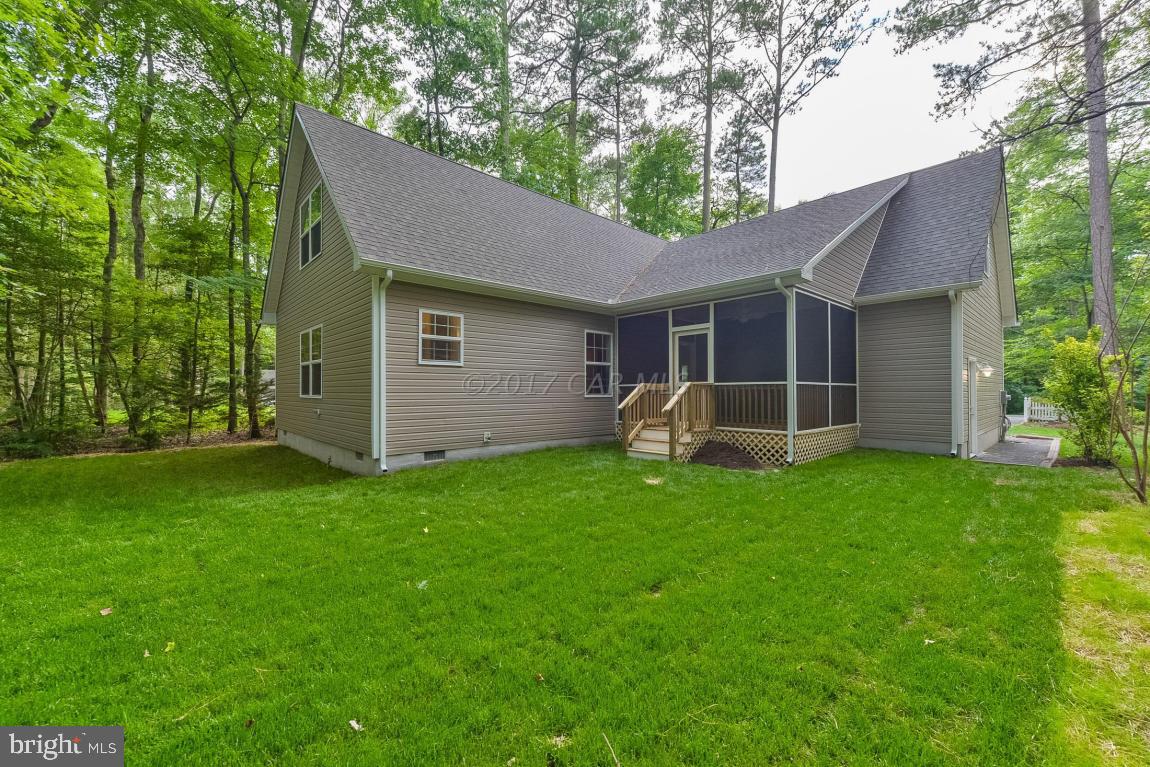 173 Sandyhook Road Ocean Pines, MD 21811 - Photo 10 of 40 a backyard of a house with table and sofas