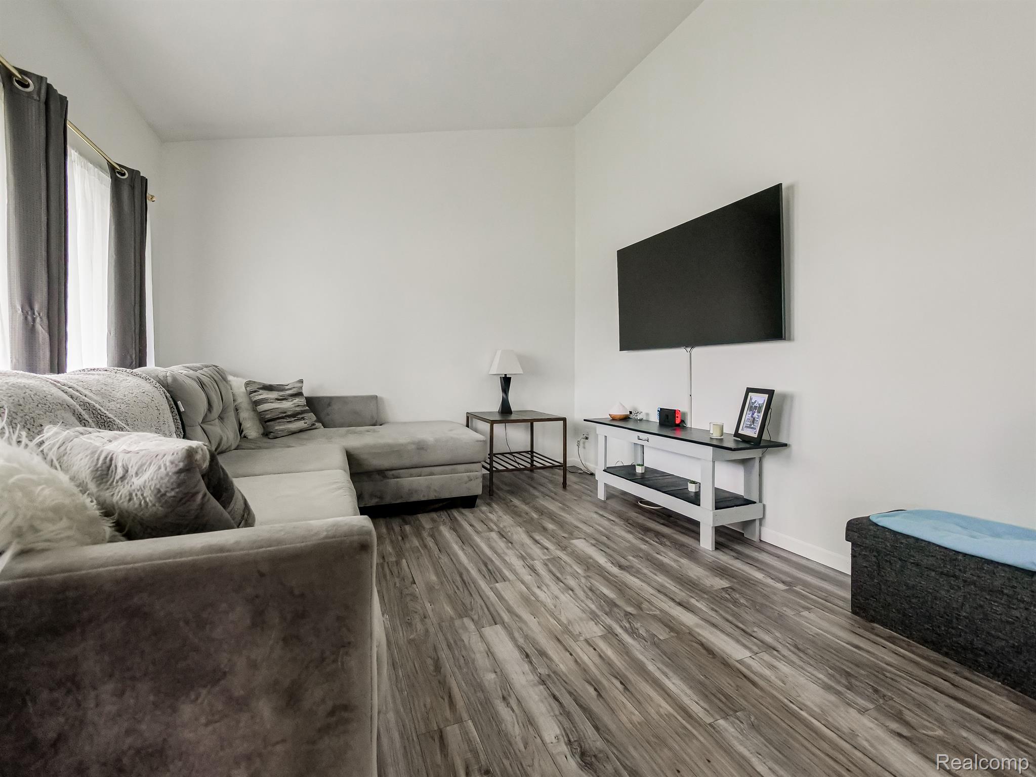 18116 Rainbow Road Fraser, MI 48026 - Photo 4 of 19 Gallery Image 4