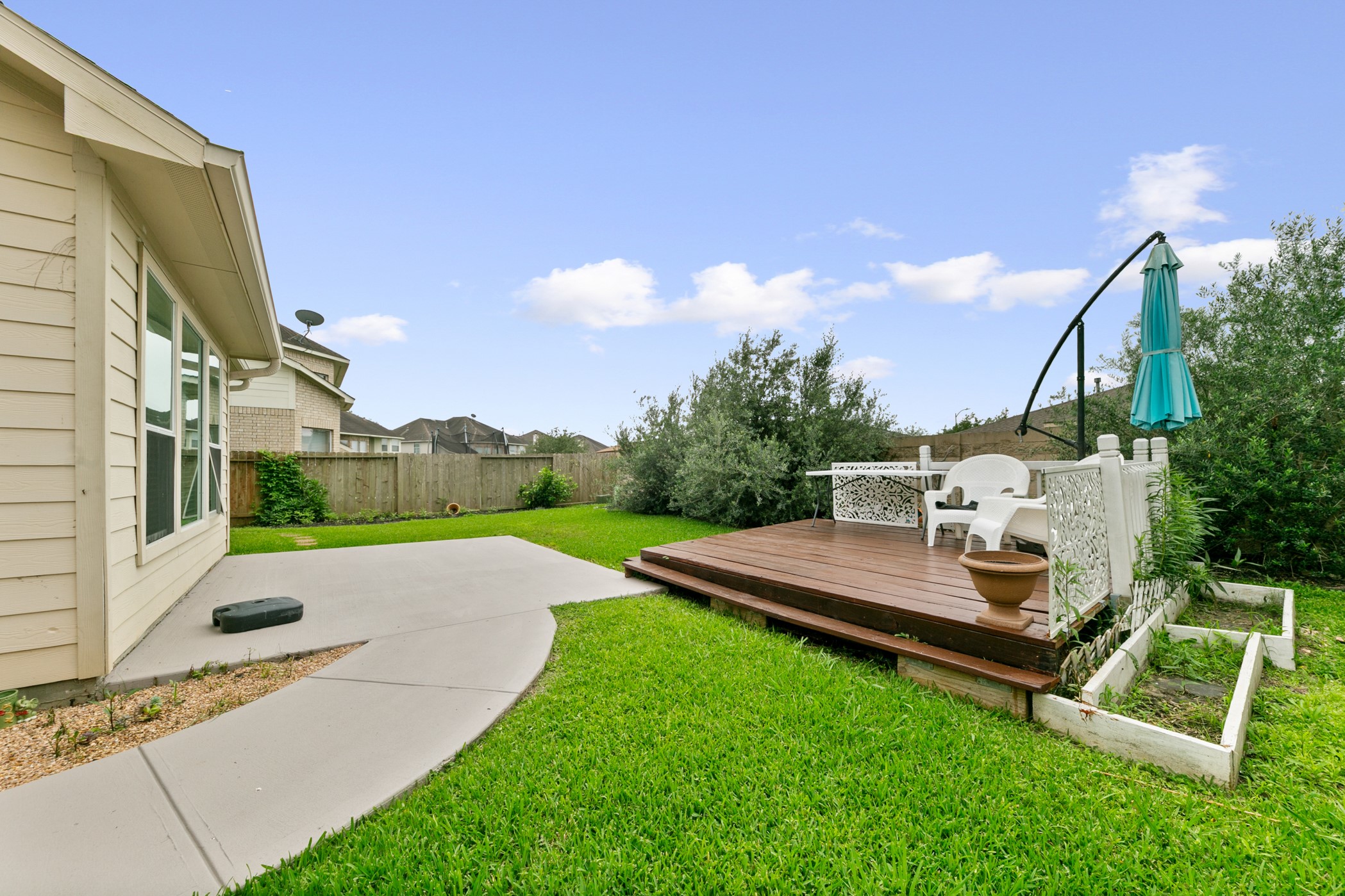 9438 Emerald Lakes Drive Rosharon, TX 77583 - Photo 26 of 36 a view of house with outdoor space porch and outdoor seating
