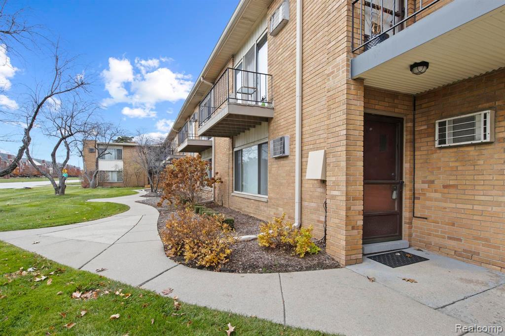 2859 East Maple Road, Unit 7 Birmingham, MI 48009 - Photo 4 of 15