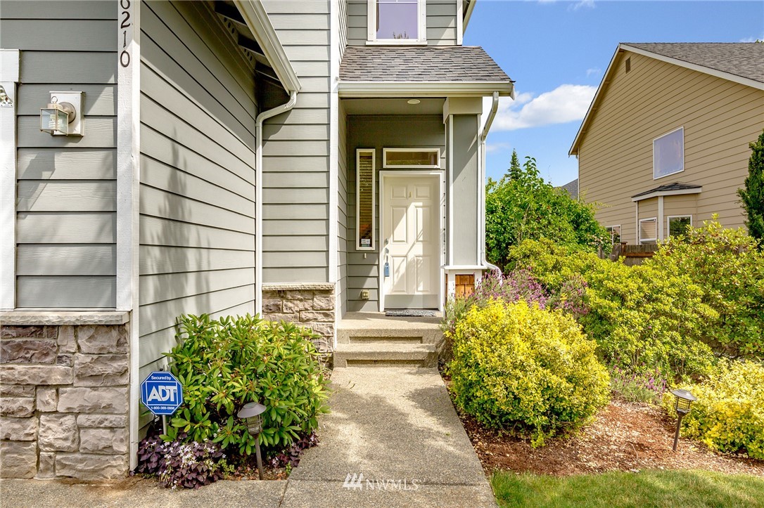 6210 Northeast 4th Court Renton, WA 98059 - Photo 2 of 25 Gallery Image 2