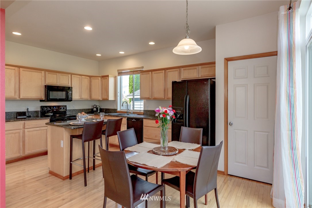6210 Northeast 4th Court Renton, WA 98059 - Photo 4 of 25 Gallery Image 4