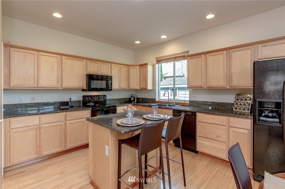 6210 Northeast 4th Court Renton, WA 98059 - Photo 5 of 25 Gallery Image 5